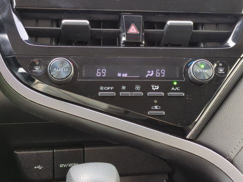 Used 2022 Toyota Camry LE image 24