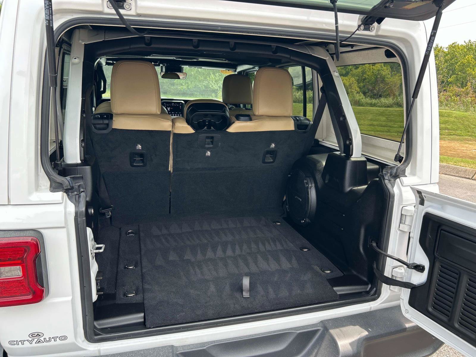 Used 2019 Jeep Wrangler Unlimited Sahara AWD/4WD image 16