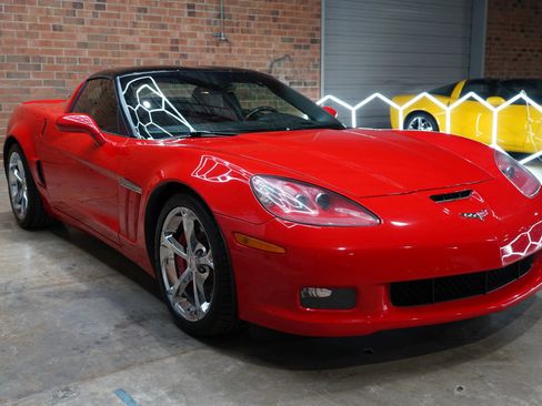 Used 2013 Chevrolet Corvette Grand Sport w/ 2LT Preferred Equipment Group image 5