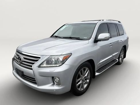 Used 2014 Lexus LX 570 4WD w/ Luxury Package image 3