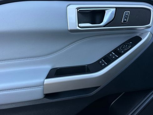 Certified 2022 Ford Explorer XLT w/ Equipment Group 202A image 10