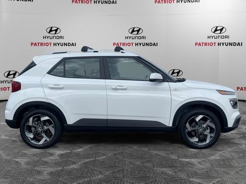New 2026 Hyundai Venue SEL FWD image 2
