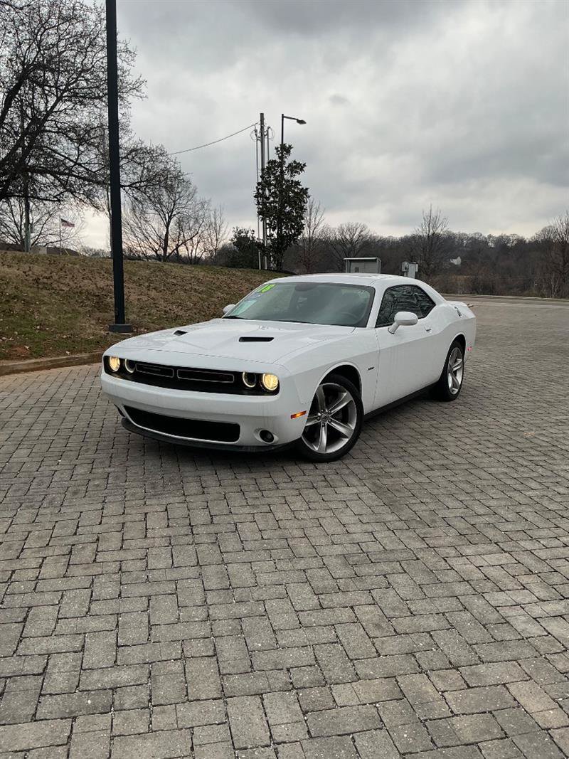 Used 2018 Dodge Challenger R/T RWD image 1