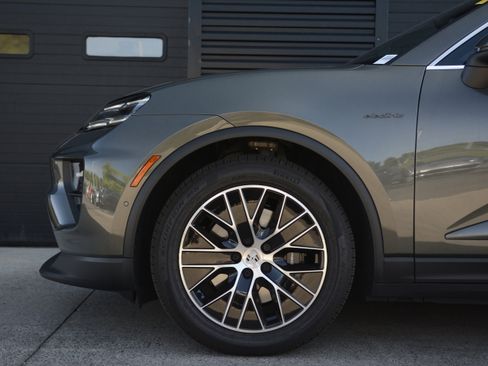 Certified 2025 Porsche Macan 4S Electric AWD/4WD image 37