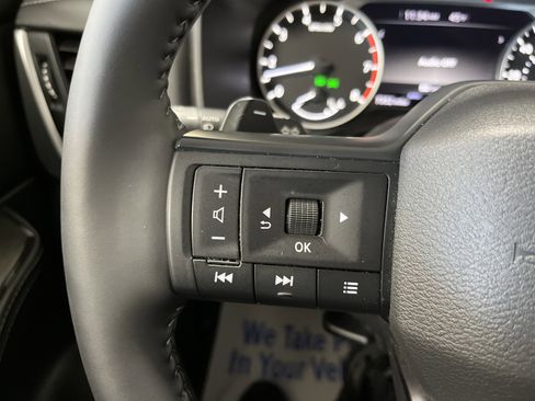 Used 2025 Nissan Rogue SV image 21