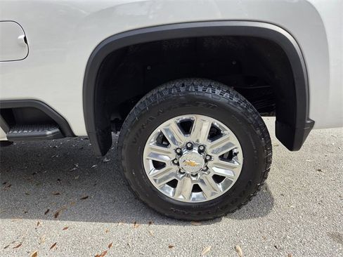 Used 2025 Chevrolet Silverado 2500 High Country w/ High Country Premium Package image 18