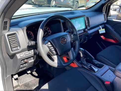 Used 2024 Nissan Frontier PRO-4X w/ Pro Convenience Package image 17