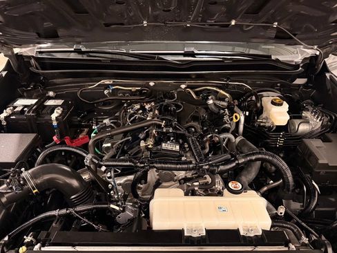 Used 2025 Toyota Tacoma SR5 AWD/4WD image 11
