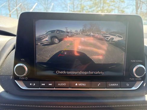 Used 2024 Nissan Rogue SV image 23