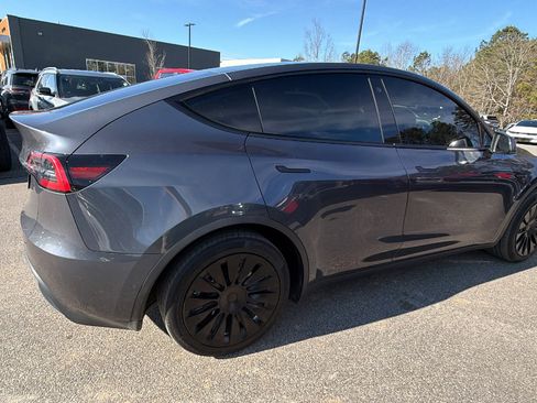 Used 2021 Tesla Model Y 2WD image 8