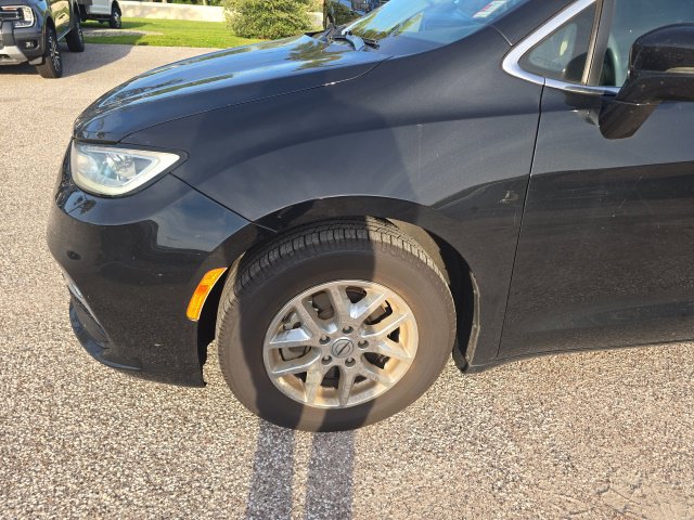 Used 2022 Chrysler Pacifica Touring-L FWD image 6
