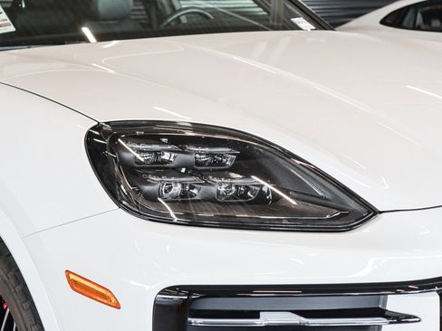 Certified 2024 Porsche Cayenne image 29