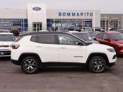 Used 2025 Jeep Compass Limited AWD/4WD image 5