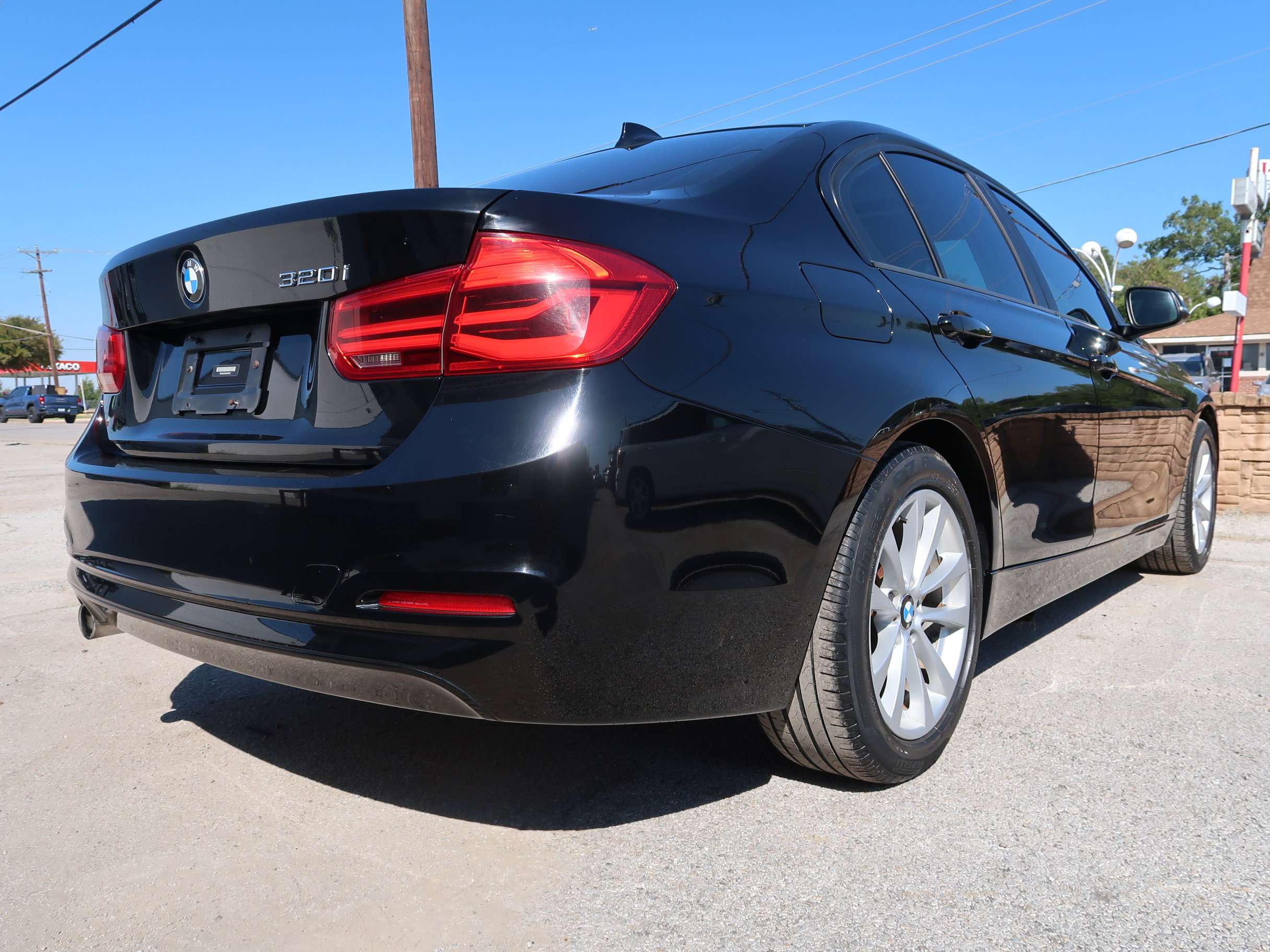 Used 2017 BMW 320i Sedan RWD image 8