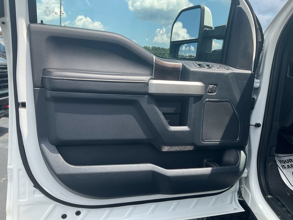 Used 2022 Ford F250 Lariat w/ Lariat Ultimate Package AWD/4WD image 17