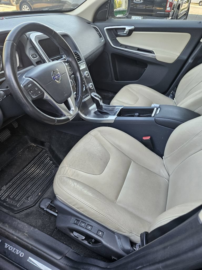 Used 2016 Volvo XC60 T5 Premier w/ Proximity Package AWD/4WD image 3