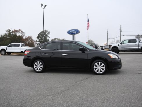 Used 2015 Nissan Sentra SV image 2