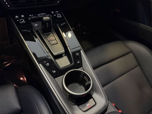 Used 2025 Porsche 911 Carrera image 18