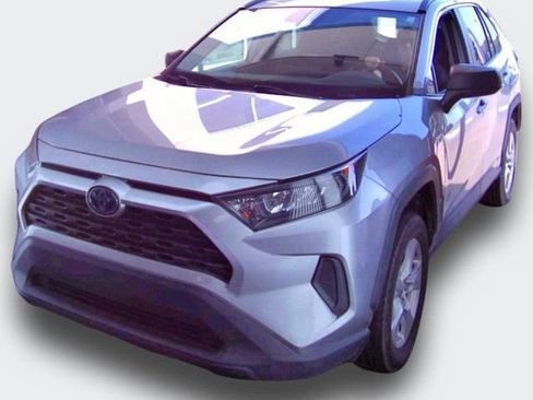 Used 2020 Toyota RAV4 LE AWD/4WD image 2