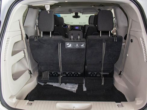 Used 2017 Chrysler Pacifica Touring image 23