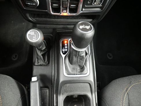 Used 2025 Jeep Wrangler Unlimited Sahara AWD/4WD image 15