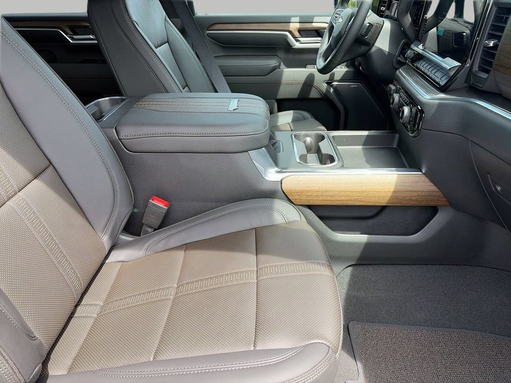 New 2026 Chevrolet Silverado 2500 High Country w/ High Country Premium Package AWD/4WD image 8