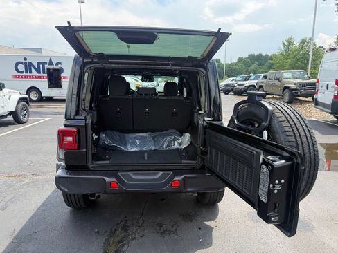 Used 2025 Jeep Wrangler Unlimited Sahara AWD/4WD image 48