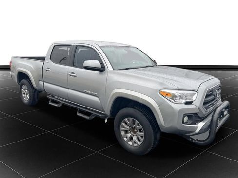 Used 2017 Toyota Tacoma SR5 w/ Tow Package RWD image 7