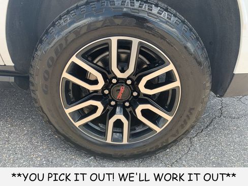 Used 2023 GMC Yukon AT4 w/ Technology Package AWD/4WD image 10