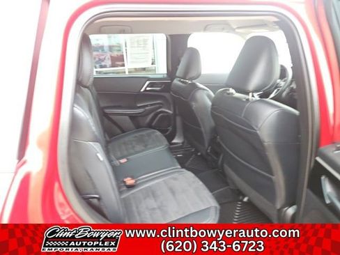 Used 2023 Mitsubishi Outlander SE image 26