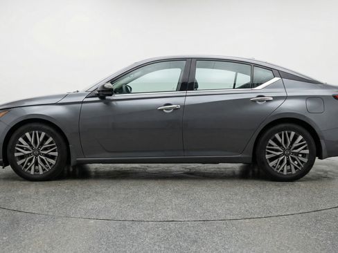 Used 2025 Nissan Altima 2.5 SV image 5