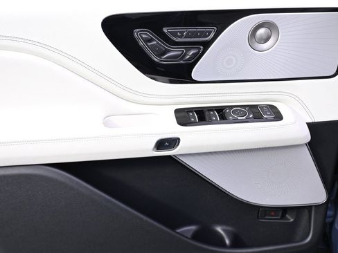 New 2026 Lincoln Aviator Black Label w/ Jet Appearance Package image 23