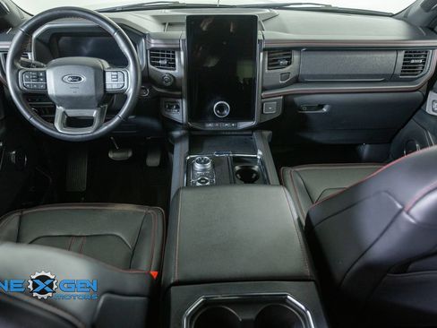 Used 2024 Ford Expedition Limited AWD/4WD image 32