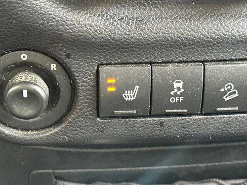 Used 2016 Jeep Wrangler Unlimited Sahara w/ Dual Top Group AWD/4WD image 5