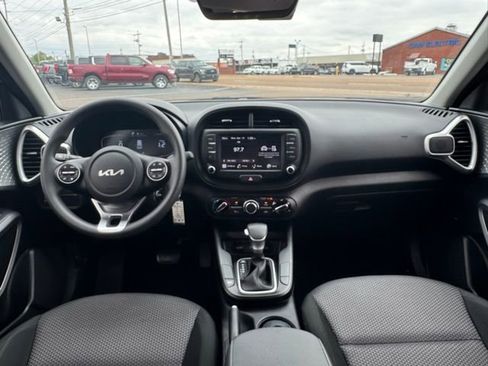 Used 2024 Kia Soul LX FWD image 6