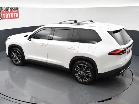 Used 2024 Toyota Grand Highlander AWD Hybrid image 32