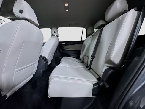 Used 2018 Volkswagen Tiguan SE image 26