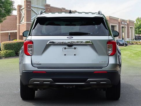 Used 2022 Ford Explorer XLT w/ Equipment Group 202A AWD/4WD image 5