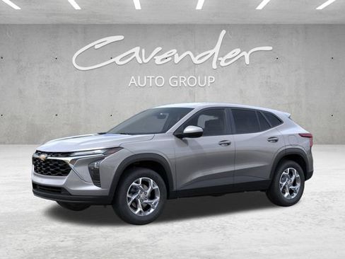 New 2026 Chevrolet Trax LS w/ LS Convenience Package FWD image 2