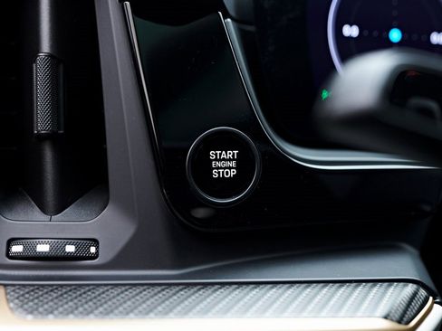 Used 2025 Porsche Cayenne GTS image 62