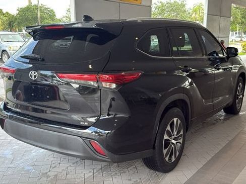 Certified 2021 Toyota Highlander XLE FWD image 10
