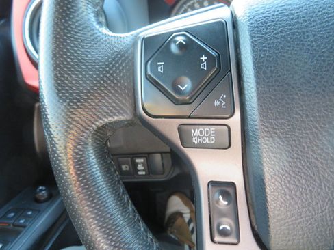 Used 2020 Toyota Tacoma TRD Sport image 22