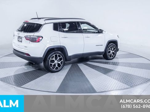 Used 2024 Jeep Compass Latitude AWD/4WD image 9