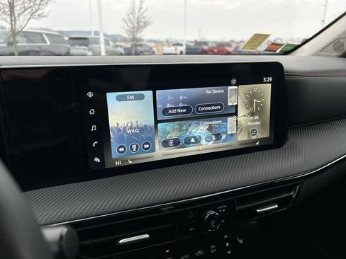 Used 2025 Nissan Kicks SR w/ SR Premium Package image 27