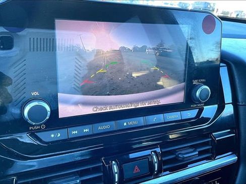 Used 2022 Nissan Pathfinder SV image 13