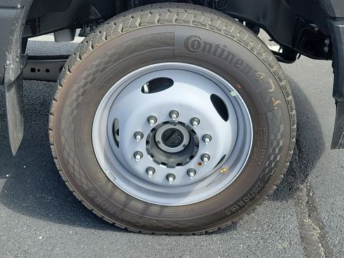 Used 2024 Ford F550 4x4 Regular Cab Super Duty image 7