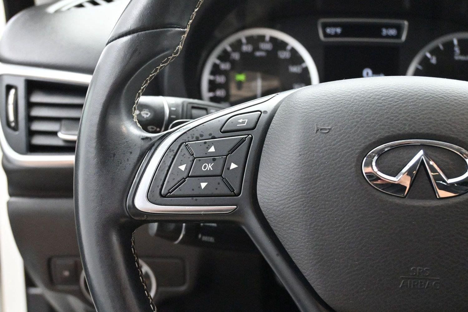Used 2018 INFINITI QX30 FWD image 17