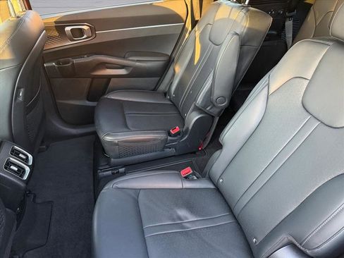 Used 2023 Kia Sorento EX w/ Panoramic Sunroof Package image 17