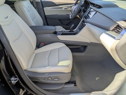 Certified 2023 Cadillac XT5 Premium Luxury w/ LPO, Floor Liner Package image 33