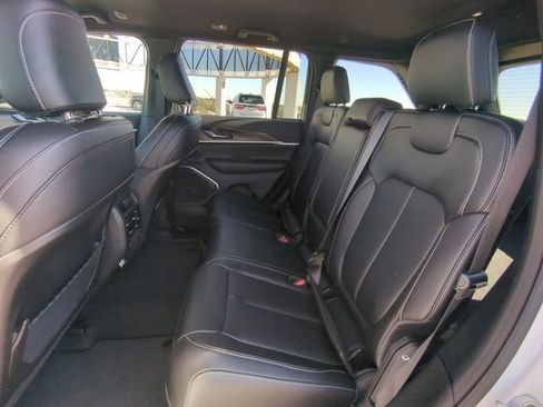 New 2026 Jeep Grand Cherokee Limited RWD image 16